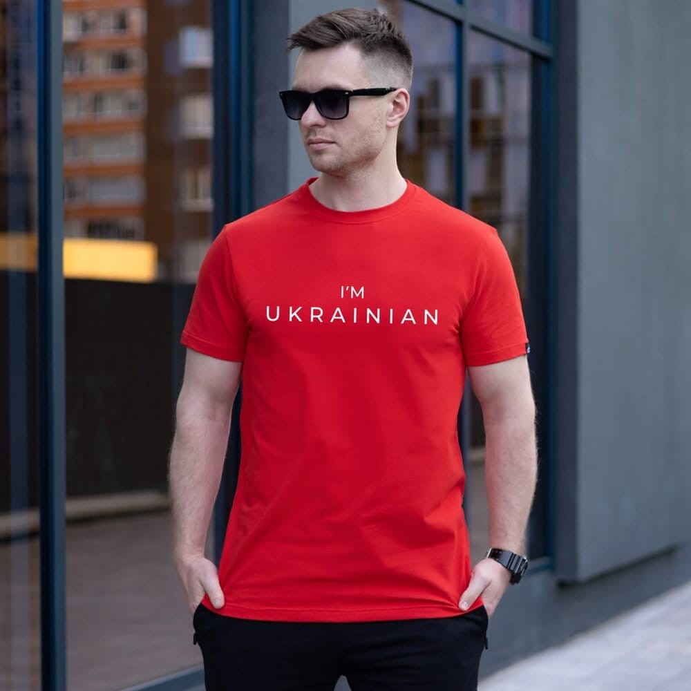 Футболка чоловіча однотонна червона Pobedov Peremoga - I'M UKRAINIAN наклейка біла, POB_00000007199
