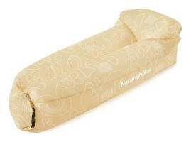 Матрас надувной ламзак Naturehike NH20FCD06, 180х70х52 см, бежевый с принтом, имеет чехол-рюкзак.