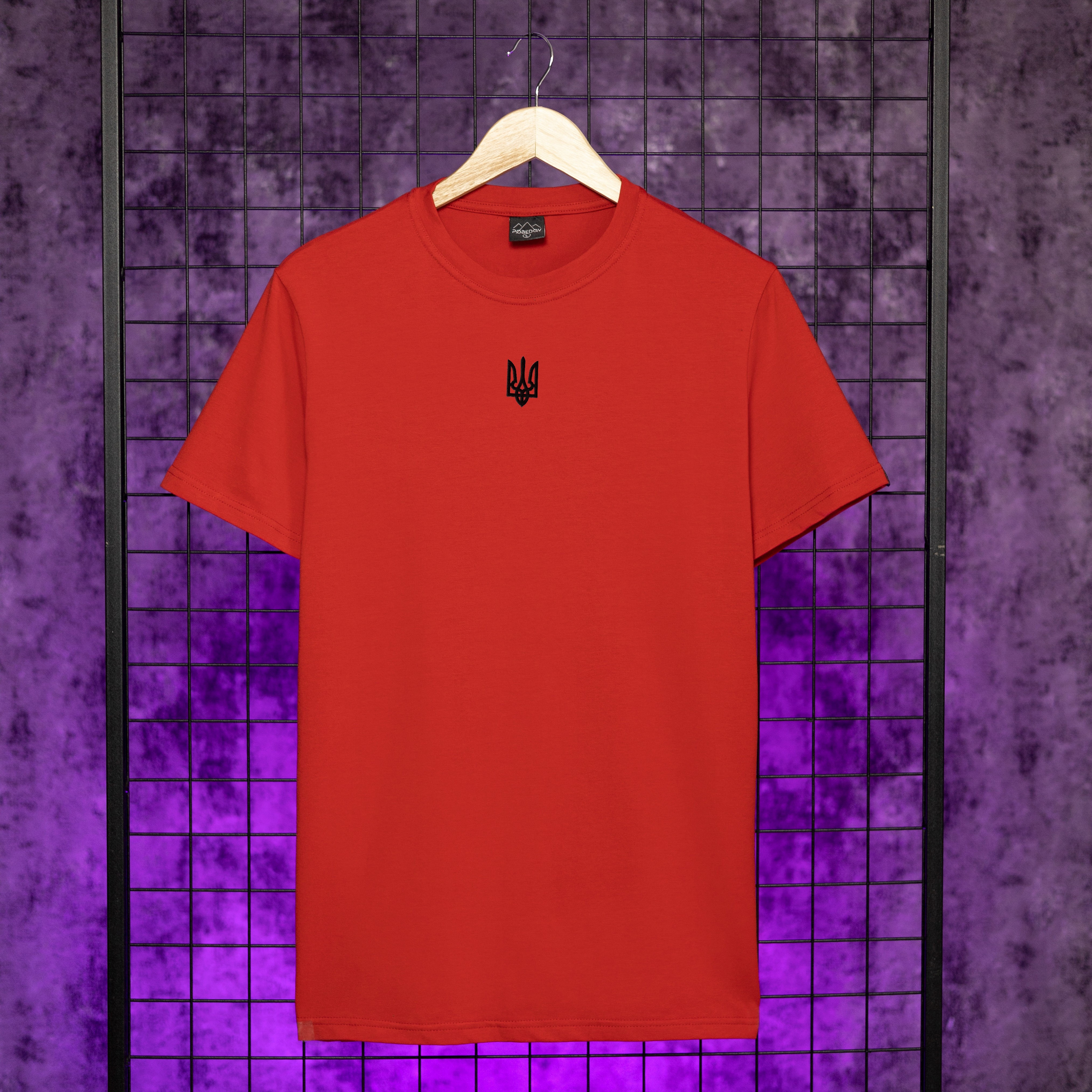 Футболка чоловіча однотонна червона Pobedov Peremoga - Герб чорна вишивка, POB_00000007348